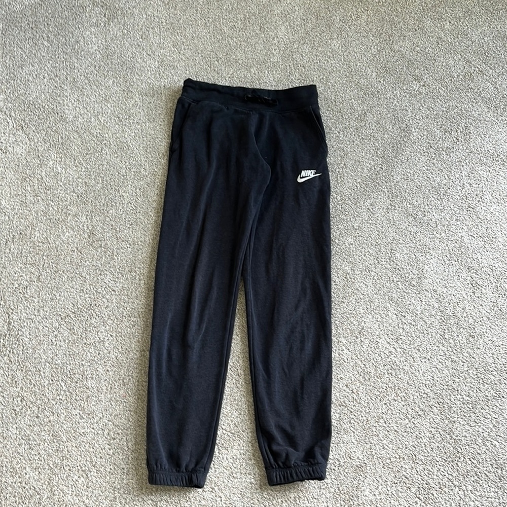 Girls used Nike joggers – size medium
